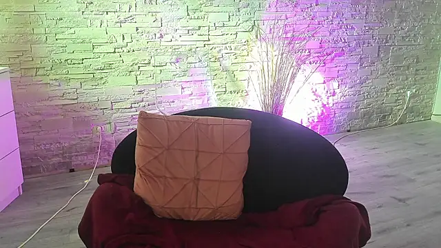 BellaNoir_'s cam snapshot