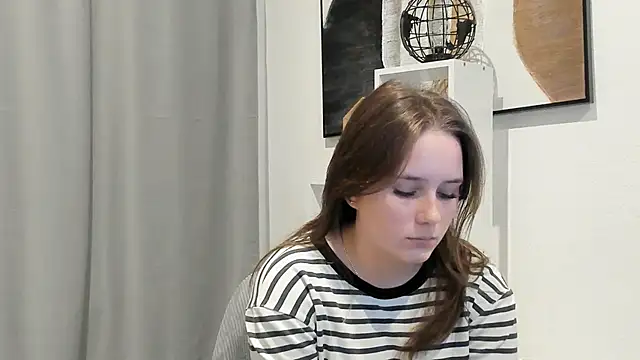 GenevieNyreen's cam snapshot