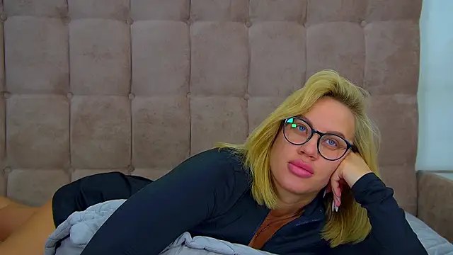 MariaNeumann live sex cam