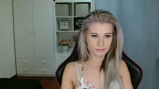 KristineGlow live sex cam