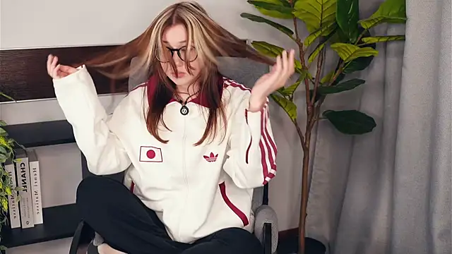 LeoneRone's cam snapshot