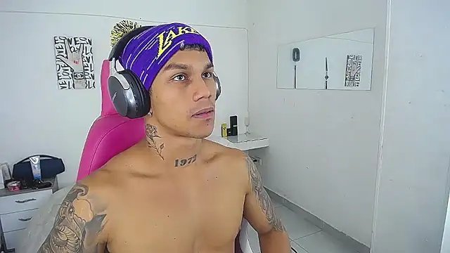 Leonard_Price live sex cam