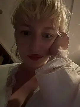 RonnieKiss live sex cam