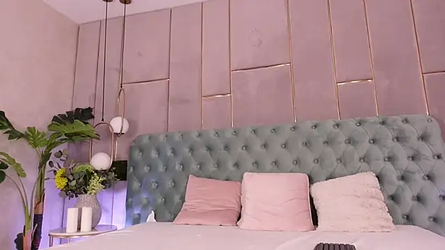 Lola_Crave's cam snapshot