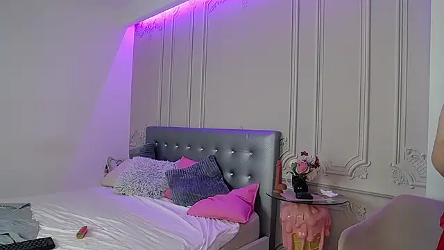 ZuriSaint's cam snapshot