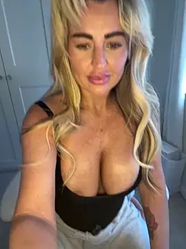 Carmel_Louise's cam snapshot