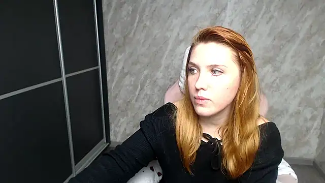 Reginasmilee live sex cam