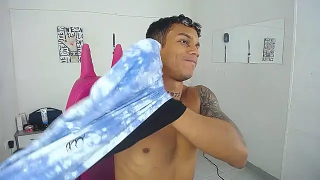 Leonard_Price live sex cam