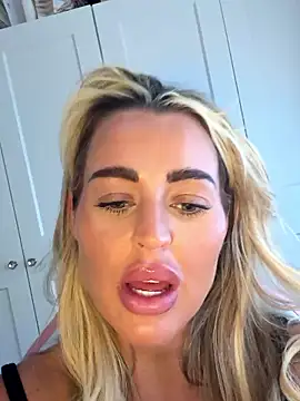 Carmel_Louise's cam snapshot