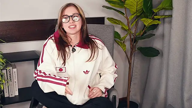 LeoneRone's cam snapshot