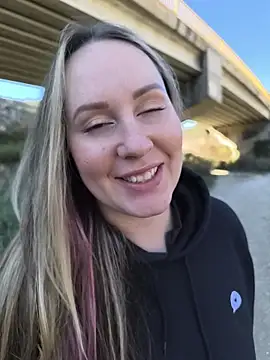 Mona_Plus live sex cam