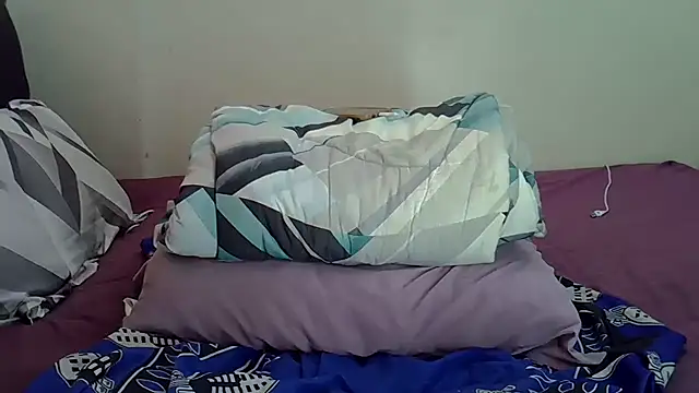 AddictiveAssCurves's cam snapshot