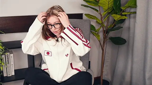 LeoneRone's cam snapshot