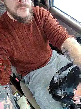 LucysSluttyHubby live sex cam