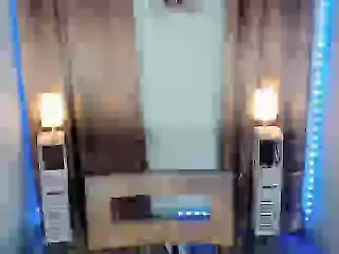 LauraSoHot live sex cam