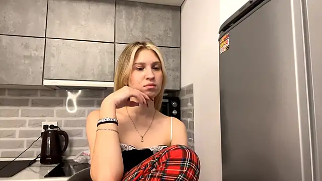 DozyLagging's cam snapshot