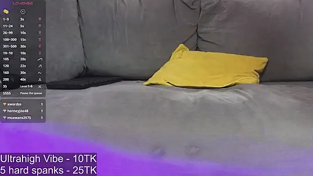 AuraLaunni's cam snapshot