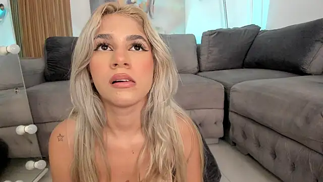 cinnia_'s cam snapshot