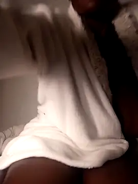 MINNYIRI live sex cam