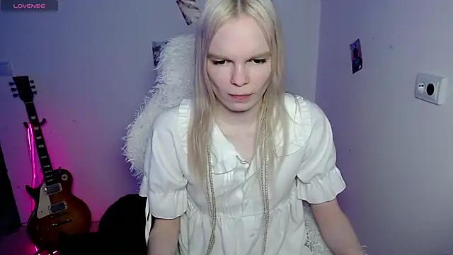 Emily_Nyaffee live sex cam