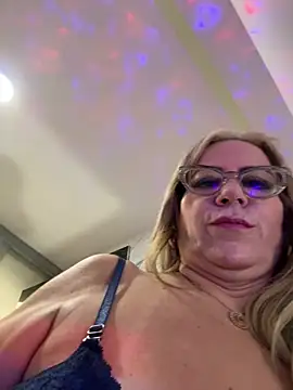 LARIANA_RIVERA23's cam snapshot