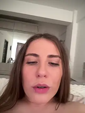 SelenaJenner's cam snapshot