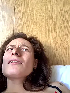 GoldenPussy1329 live sex cam