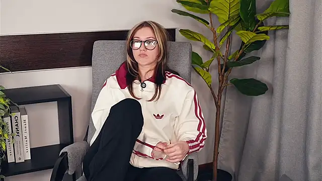 LeoneRone's cam snapshot