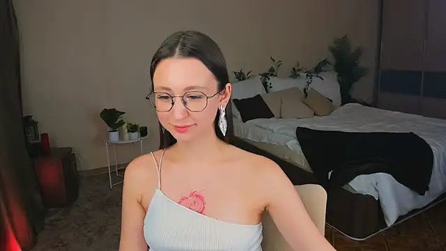YourLovellyStory live sex cam