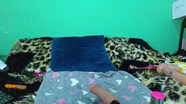 avaleri_cherry's cam snapshot