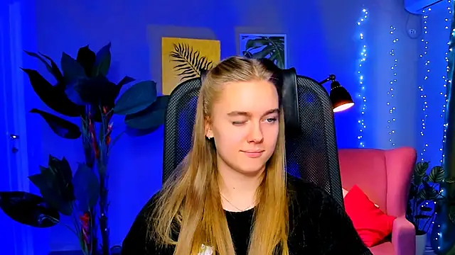 JuneWoods's cam snapshot