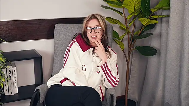 LeoneRone's cam snapshot