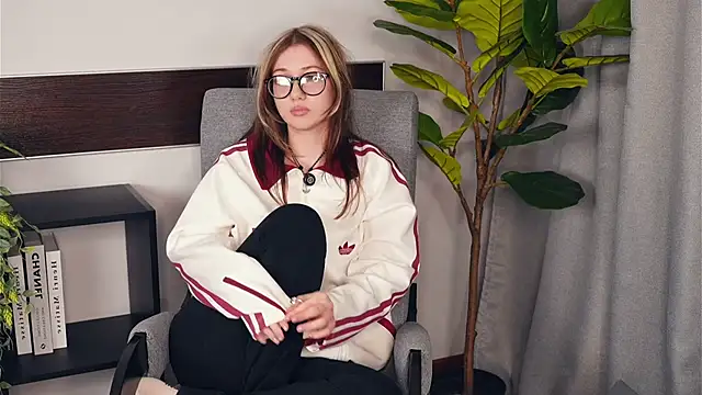 LeoneRone's cam snapshot