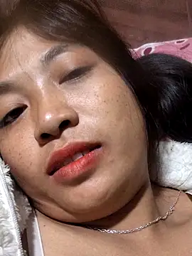 miumiu_sexy2x's cam snapshot