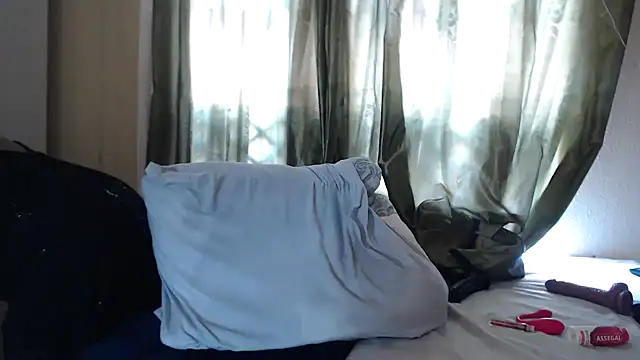 Foxybrownxx1 live sex cam