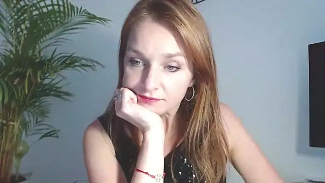 AliciaDesire's cam snapshot