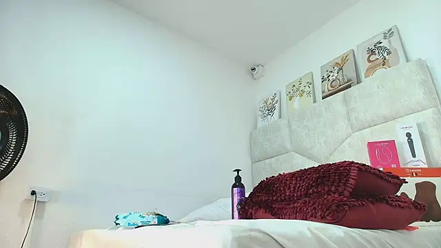 elizawiliamst's cam snapshot