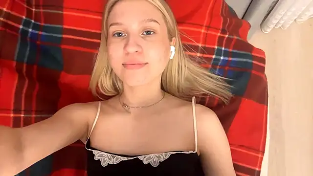 DozyLagging's cam snapshot