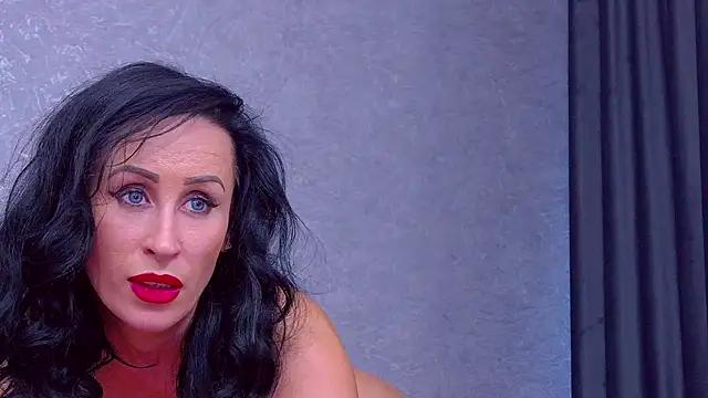 EmmaDevereaux live sex cam