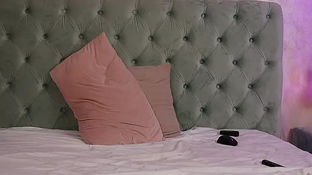 LucyWilow live sex cam