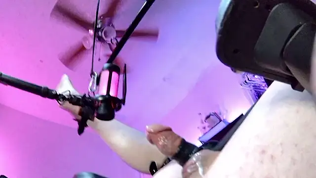 famousALYX live sex cam