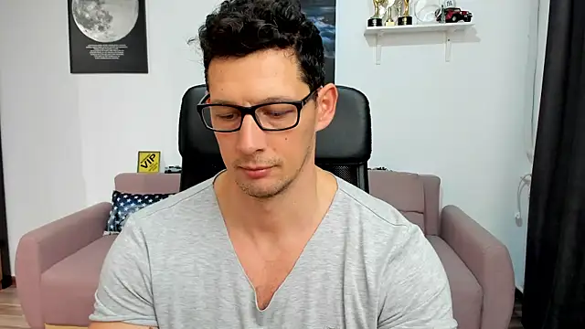 BrutusK08 live sex cam