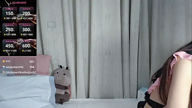 HeIlo-Honey live sex cam