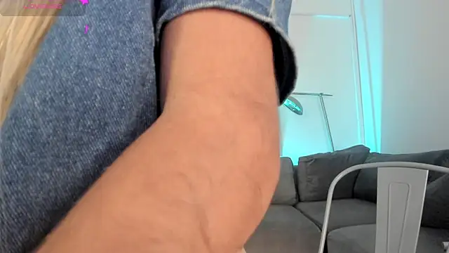 cinnia_'s cam snapshot