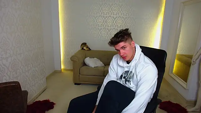 MaxKaiden live sex cam