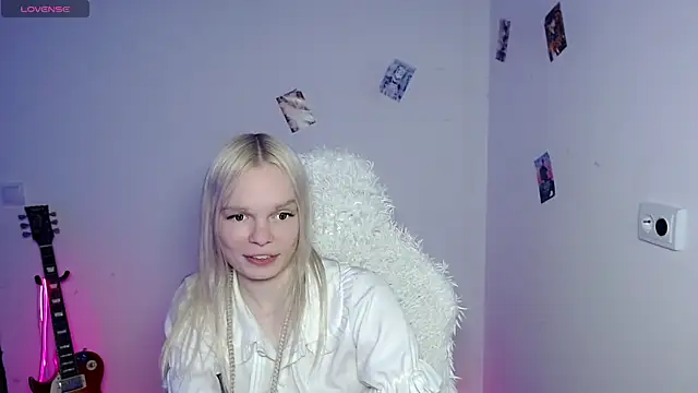 Emily_Nyaffee live sex cam