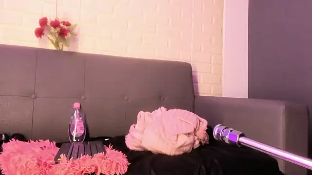 karina_gomez_18's cam snapshot