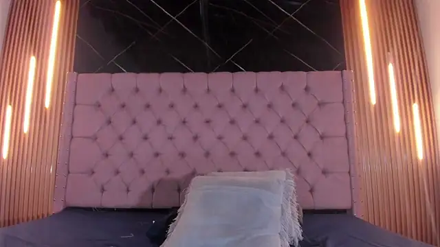 AinaPink live sex cam