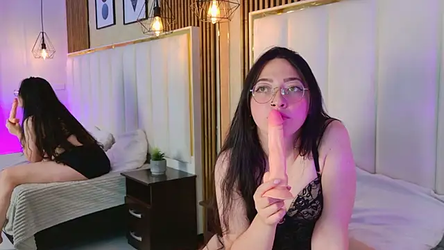 KarinaJones__'s cam snapshot