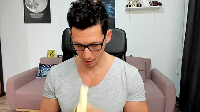 BrutusK08 live sex cam